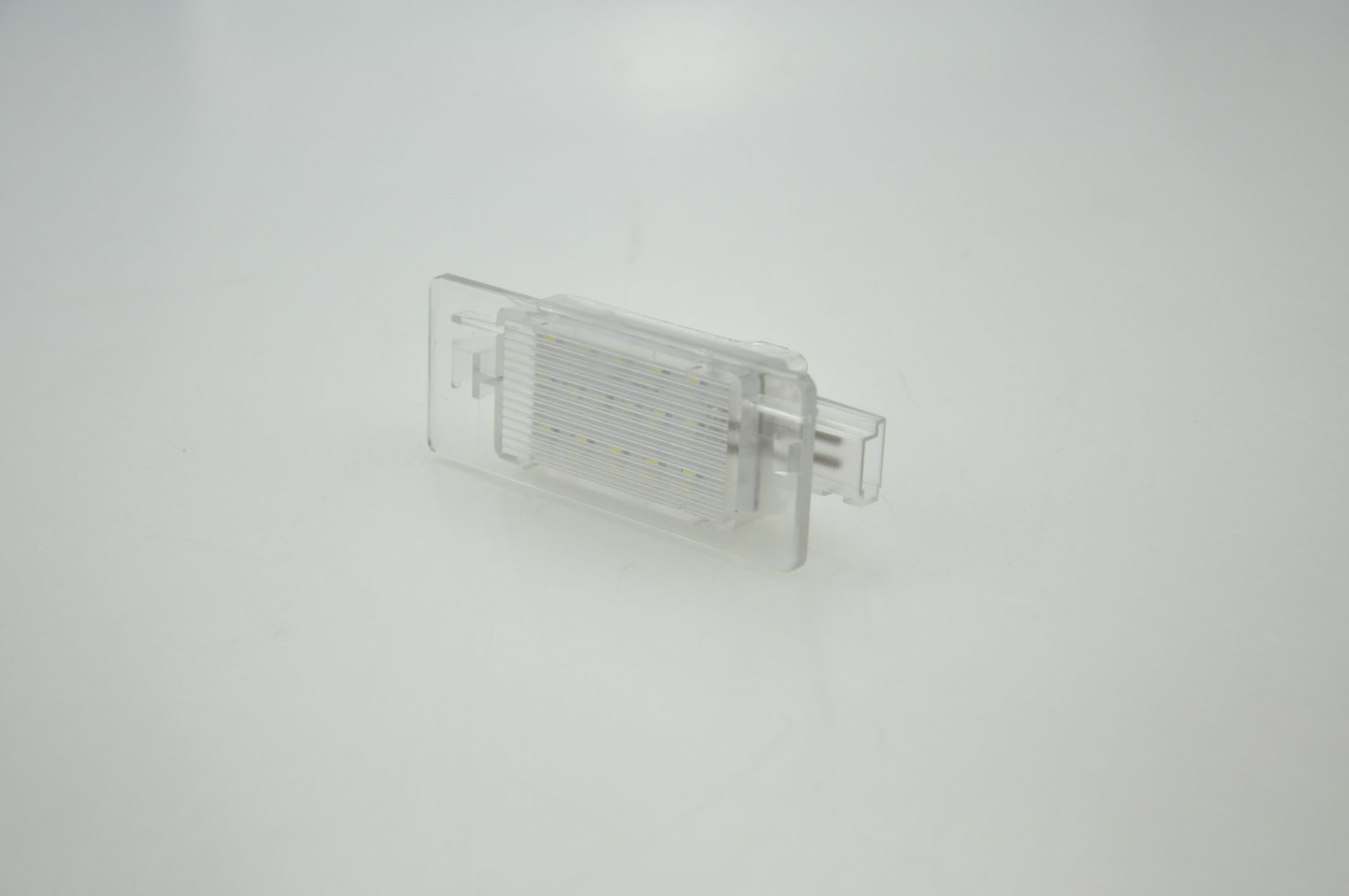 products/936/vectra c svetla za tablice.jpg - LED SIJALICE ZA OSVETLJENJE TABLICE - OPEL 031910 - Xenon Svetla Beograd
